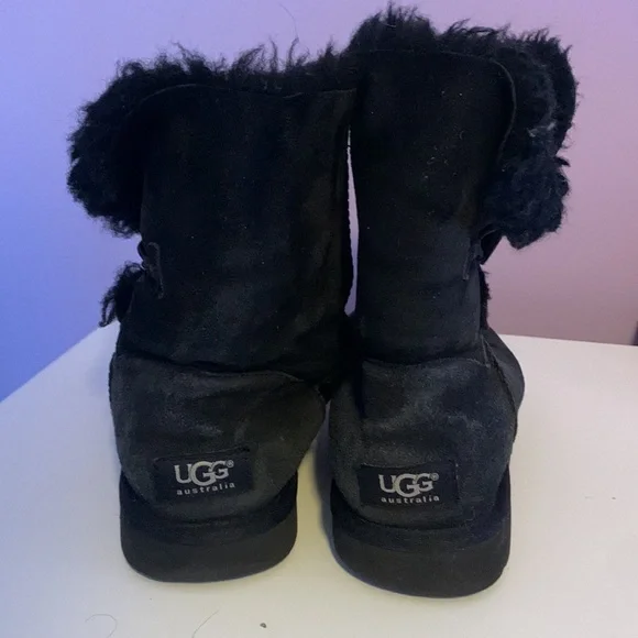 Bailey Button Ugg Short Ankle Boot - Picture 4 of 9